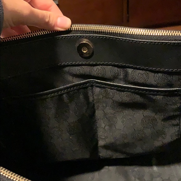 Michael Kors purse - Picture 4 of 5